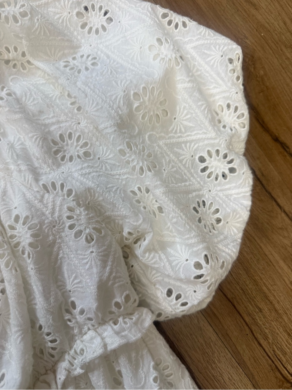 Pilcro Puff Sleeve Eyelet Romper Sz L NWT Babydoll Style - Picture 5 of 7